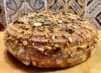 Dreikornbrot mit Buchweizen und Saaten