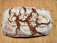 Dreikornbrot mit Buchweizen und Saaten